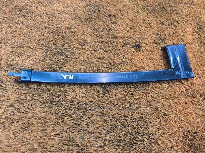 Направляющая стекла двери