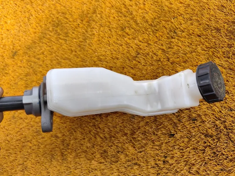 Главный тормозной цилиндр