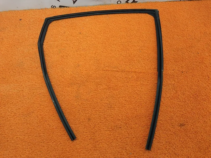 Уплотнитель стекла двери