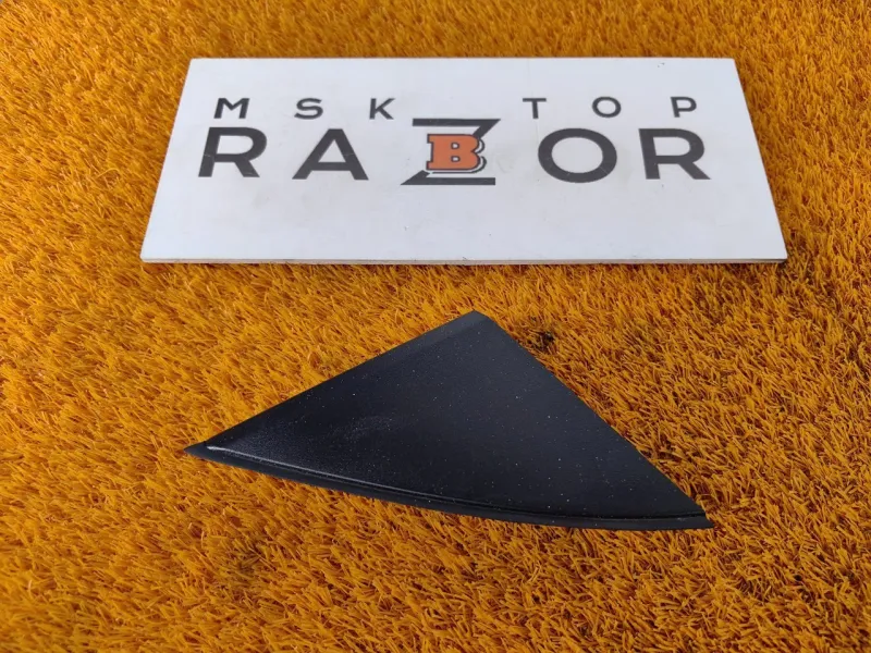 Уголок двери