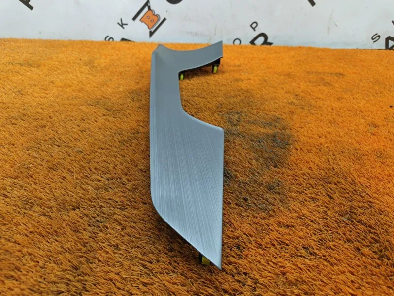 Накладка обшивки двери