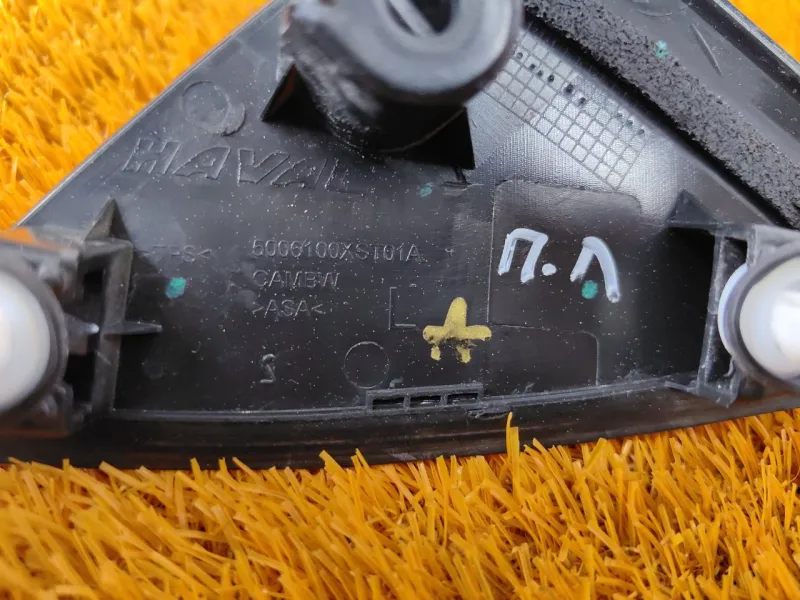 Уголок двери