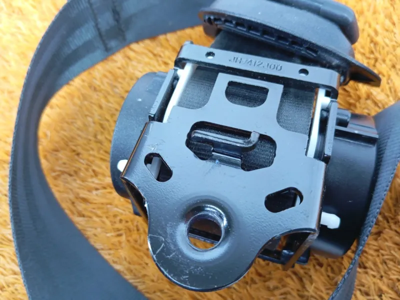 Ремень безопасности