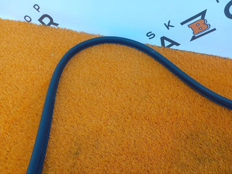 Уплотнитель двери