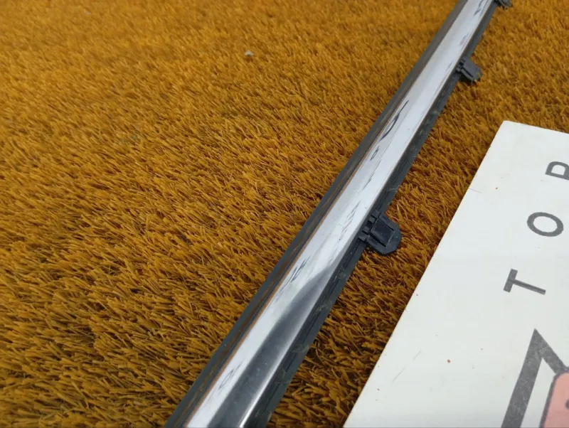 Молдинг стекла