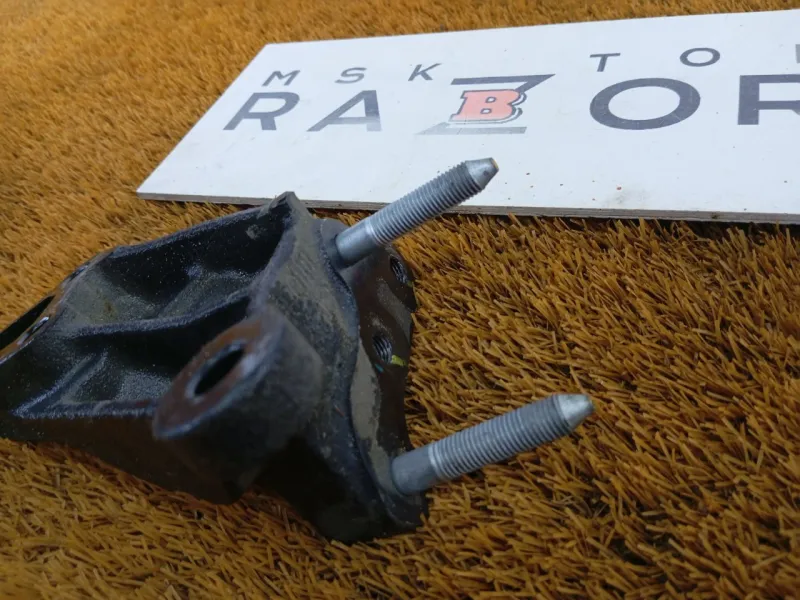 Кронштейн опоры двигателя