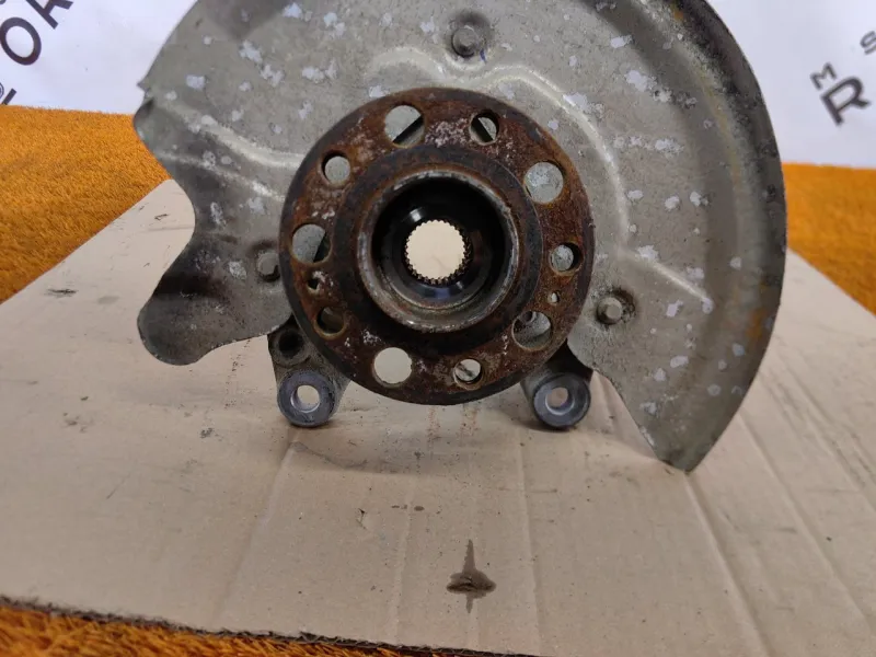 Кулак поворотный