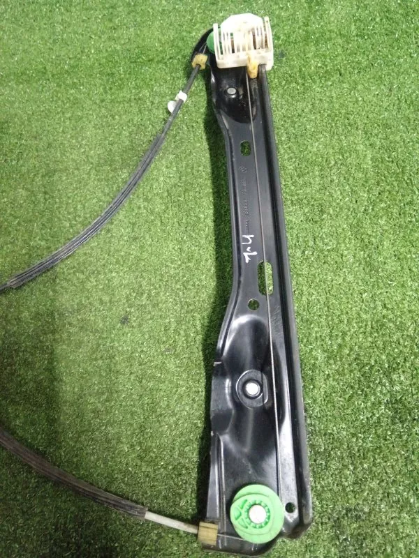 Стеклоподъемник BMW X1 2011 51332990385 E84 N47D20C 75397700, передний левый