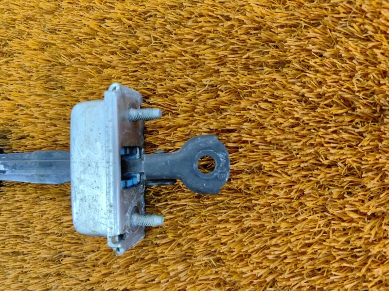 Ограничитель двери