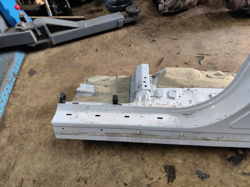 Порог с центральной стойкой