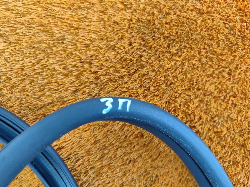 Уплотнитель проема двери