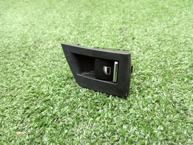 Кнопка стеклоподъемника