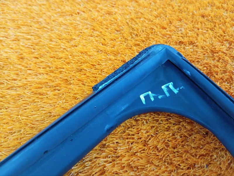 Уплотнитель стекла двери