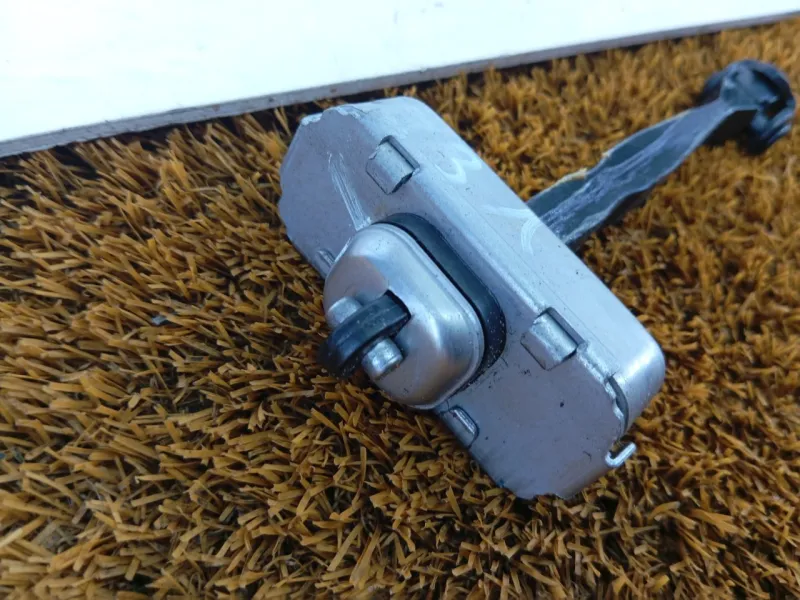 Ограничитель двери