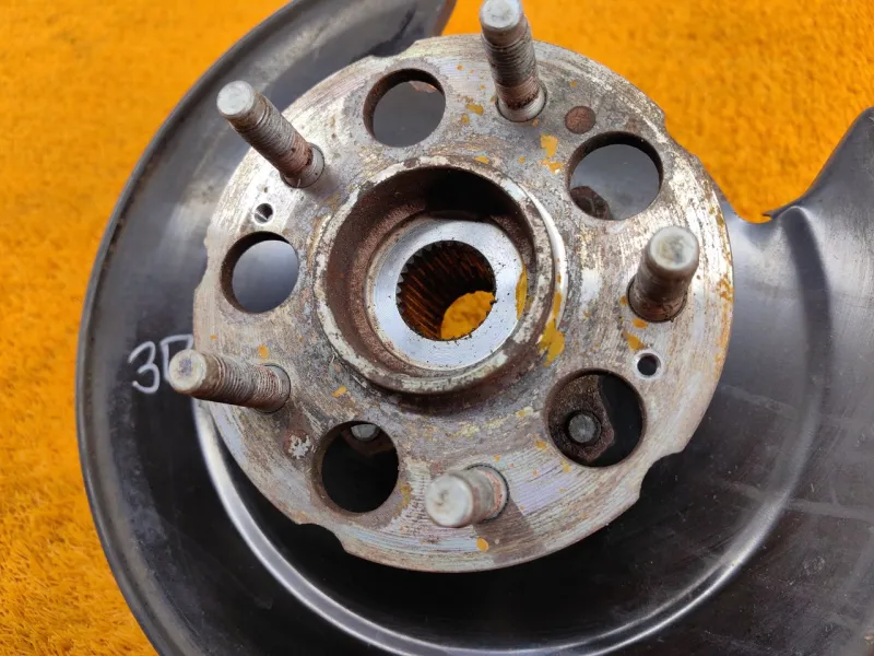 Кулак поворотный