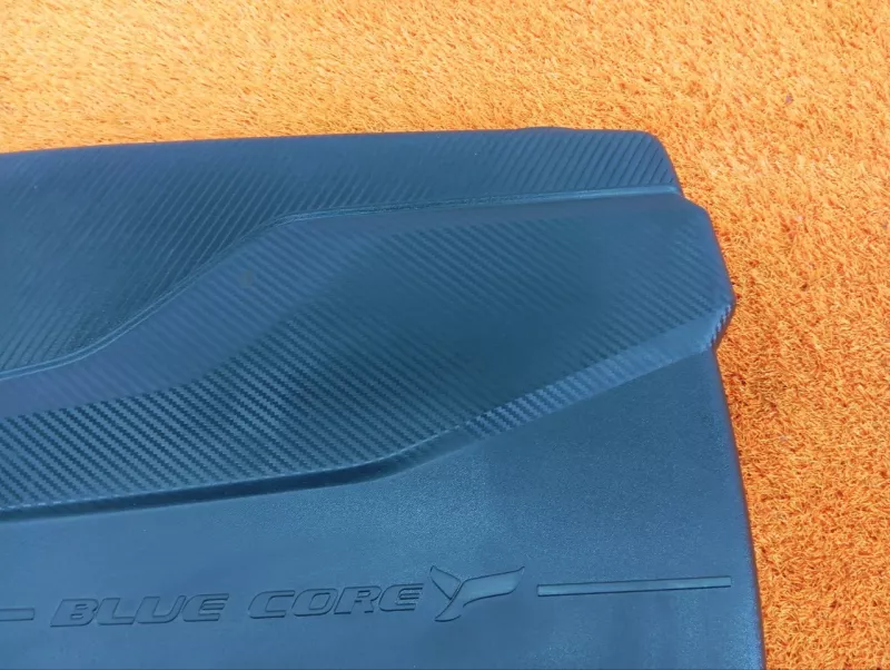 Декоративная крышка двигателя