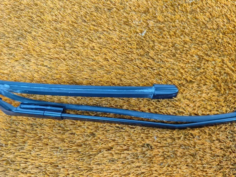 поводок стеклоочистителя