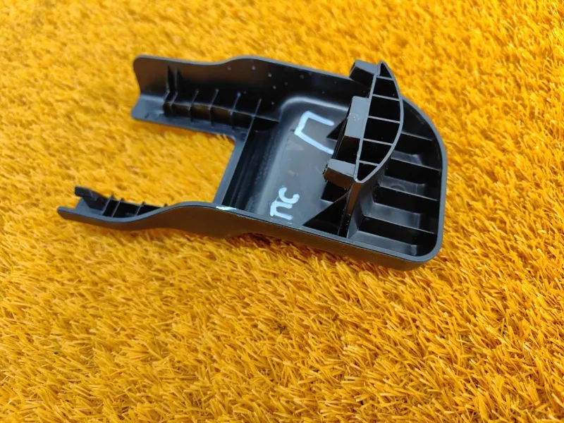 Заглушка крепления сиденья