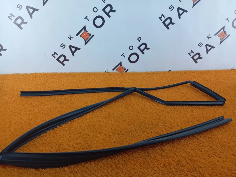 Уплотнитель стекла двери