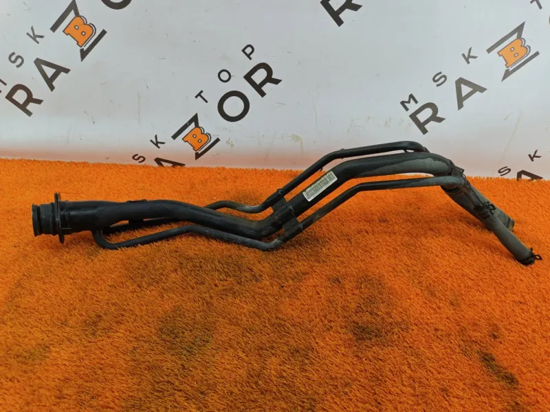 Горловина топливного бака