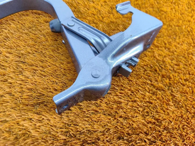 Петля багажника