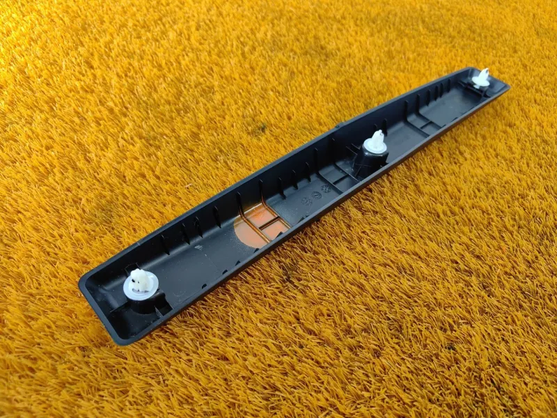 Накладка крышки багажника