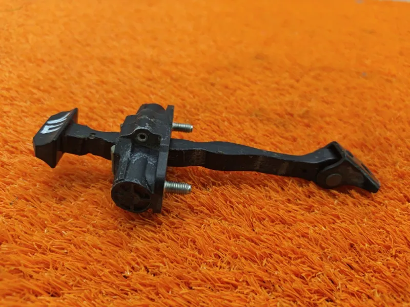 Ограничитель двери