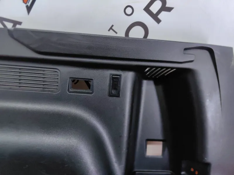 Обшивка багажника