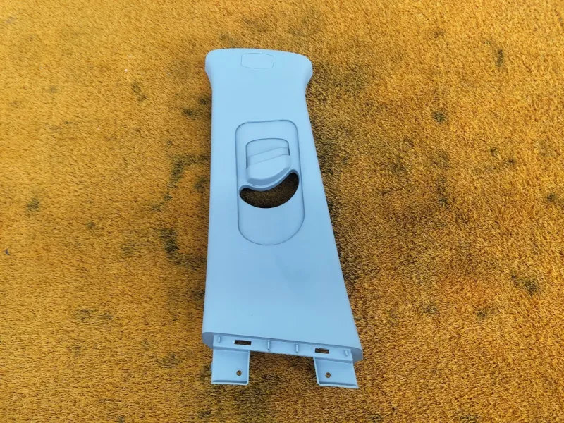 Обшивка центральной стойки