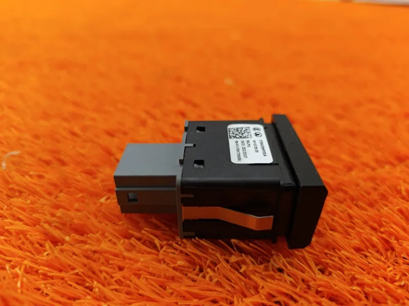 Кнопка обогрева сидений