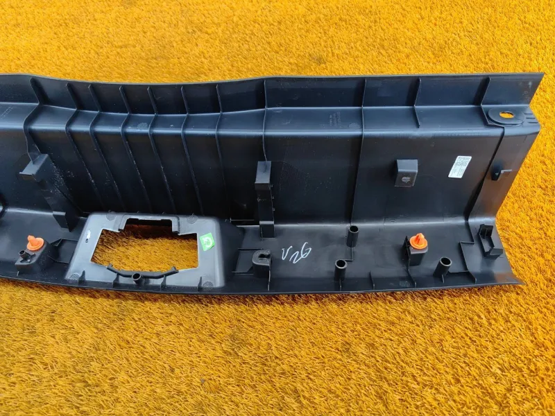 Накладка замка багажника