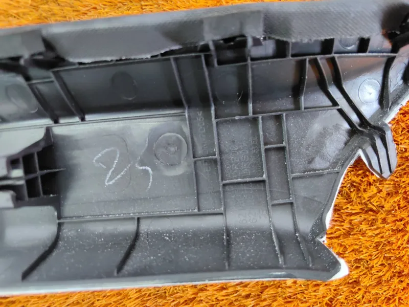 Накладка на стойку кузова