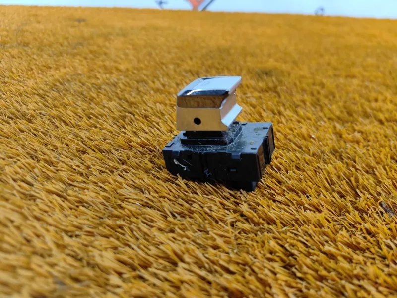 Кнопка стеклоподъемника