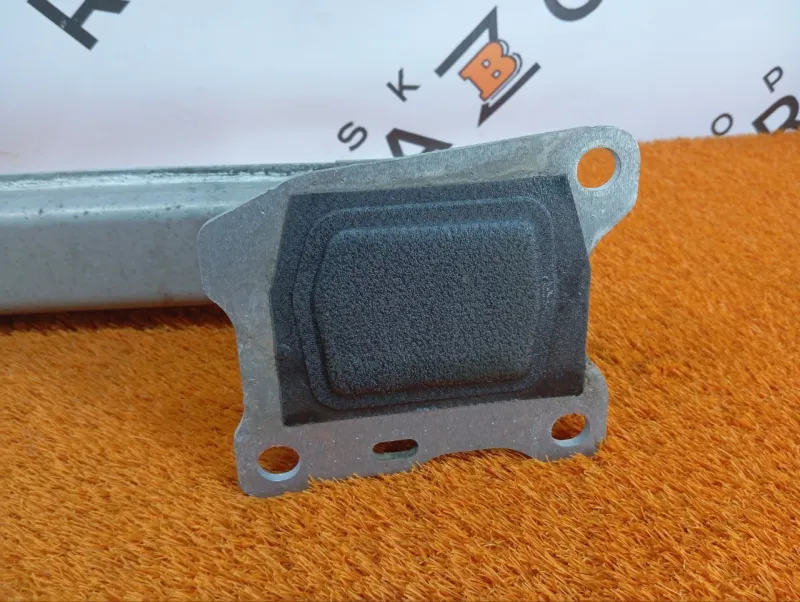 Усилитель бампера