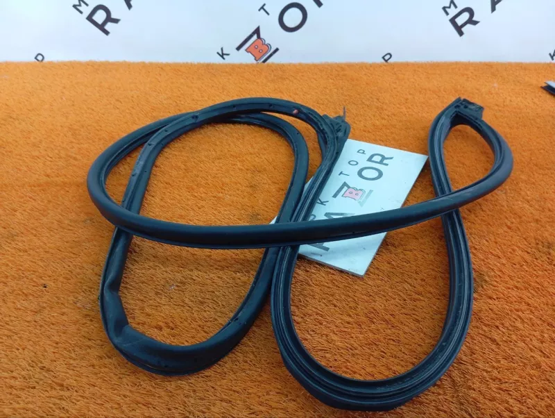 Уплотнитель двери