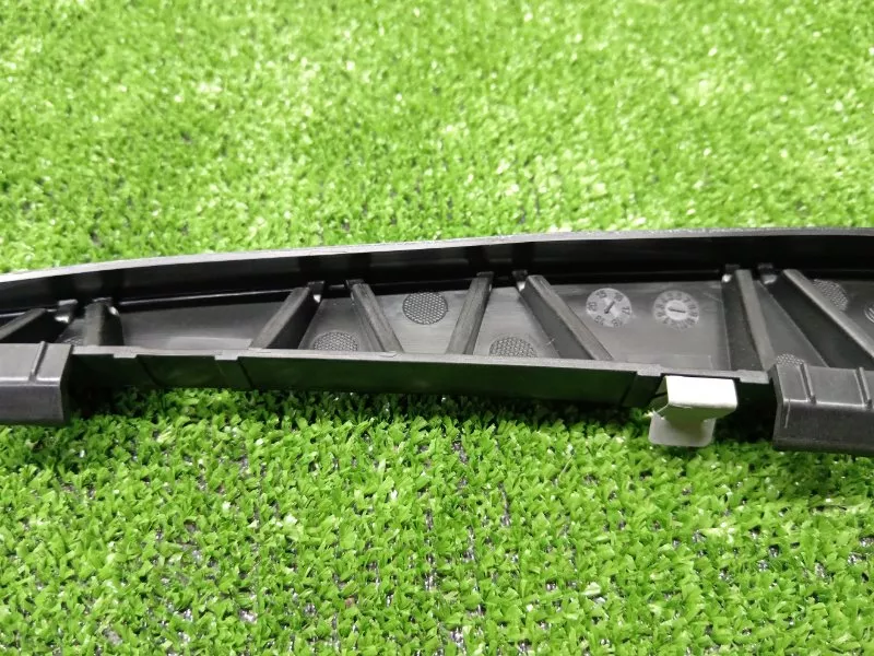 Кронштейн уплотнителя двери