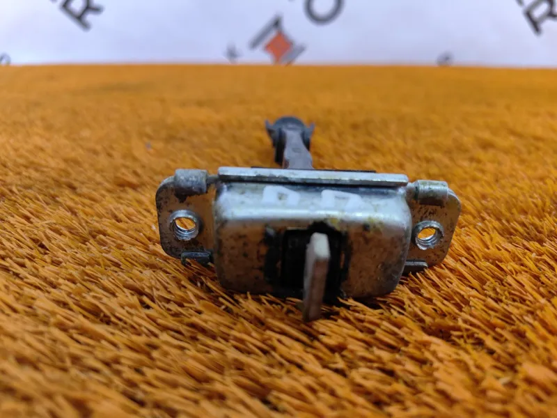 Ограничитель двери