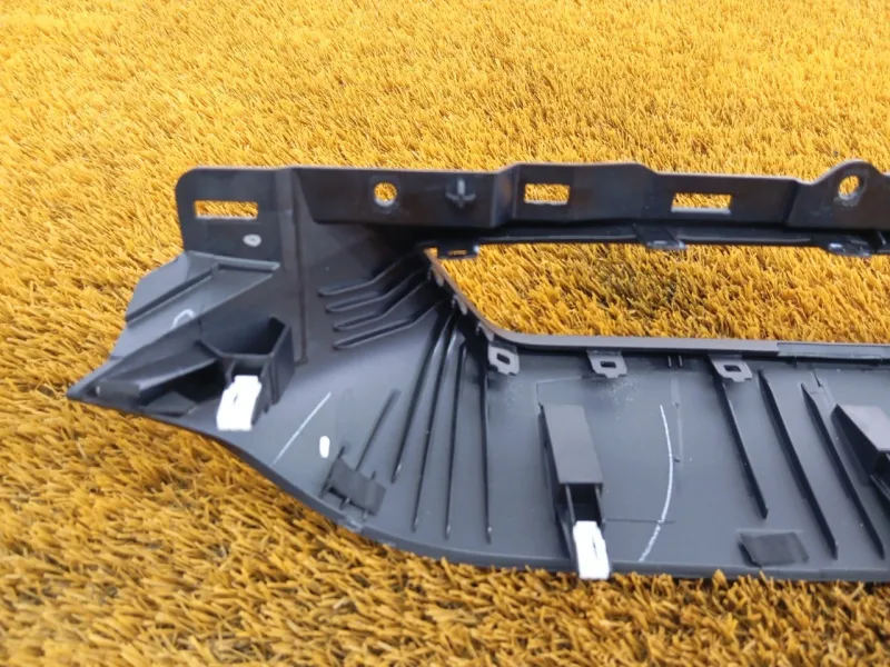 Декоративная накладка торпедо под дефлектор