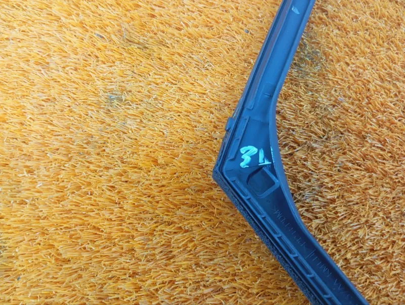 Уплотнитель стекла двери