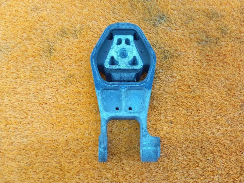 Подушка двигателя