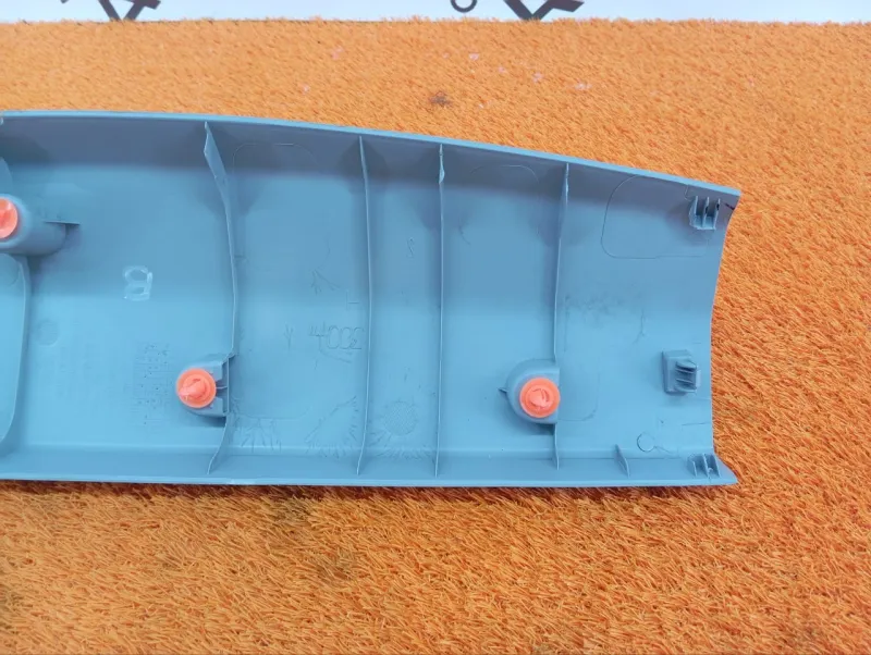 Обшивка двери багажника