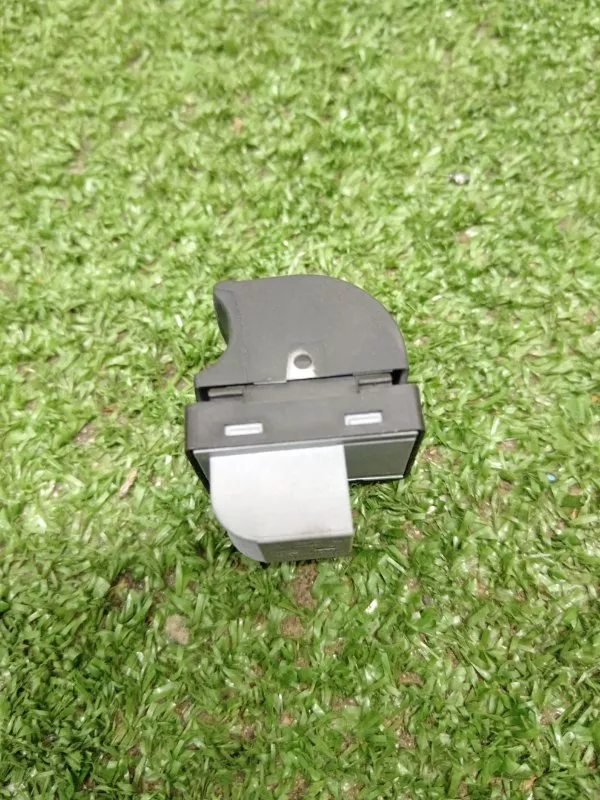 Кнопка стеклоподъемника