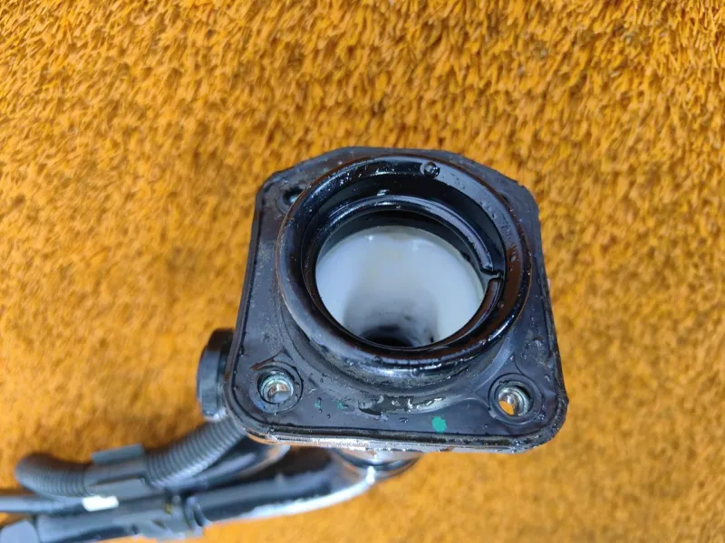 Горловина топливного бака