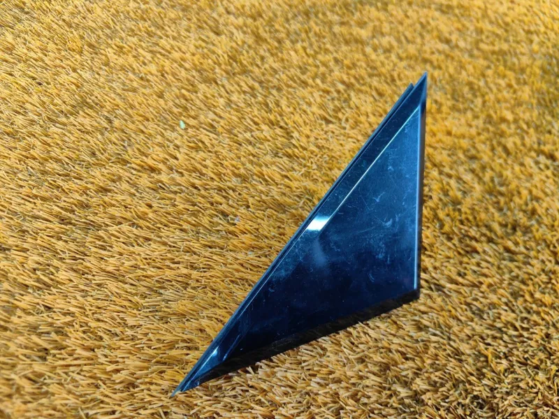 Уголок двери