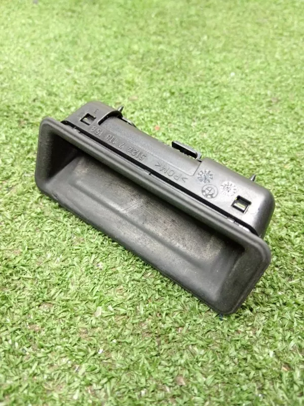 Кнопка открывания багажника