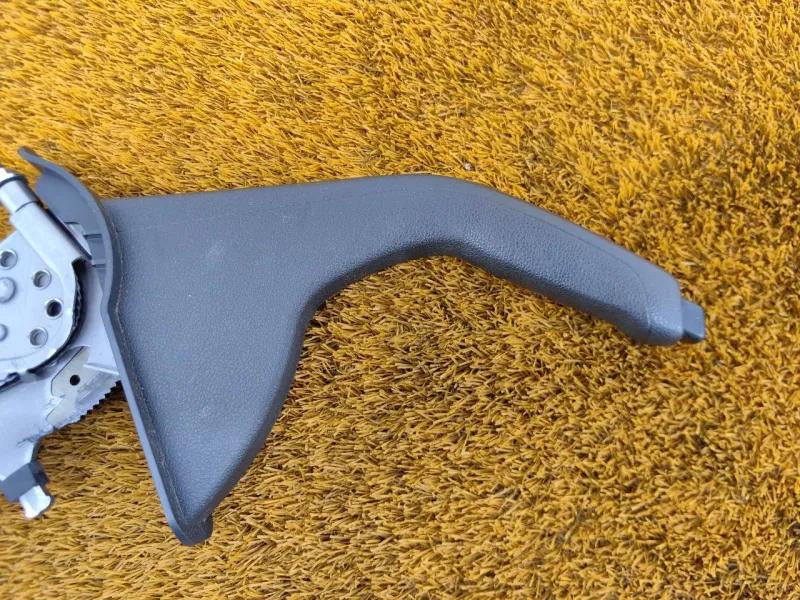 Рычаг стояночного тормоза