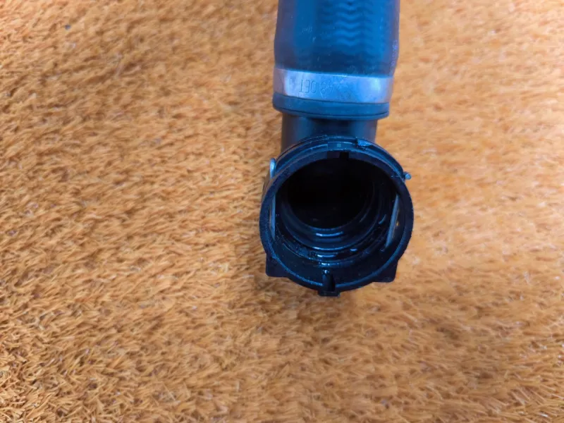 Патрубок радиатора