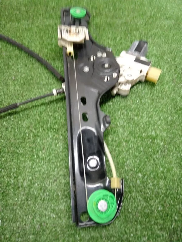 Стеклоподъемник BMW X1 2010 51332990385 E84, передний левый