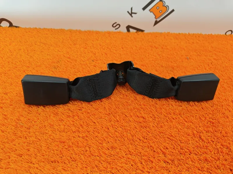 Ответная часть ремня безопасности