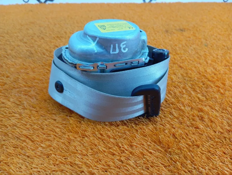 Ремень безопасности